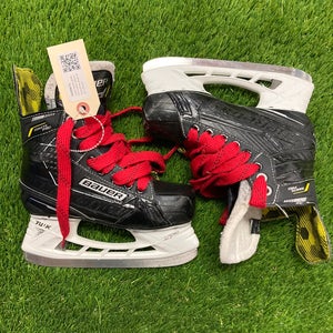 Junior Bauer Ignite Pro Hockey Skates Extra Wide Width Size 1 (Used)