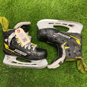 Junior Bauer Supreme Ignite Pro+ Hockey Skates | Size 3 EE