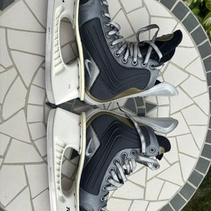 Nike Quest 4 Hockey Skates Extra Wide Width   8.5 (Used)