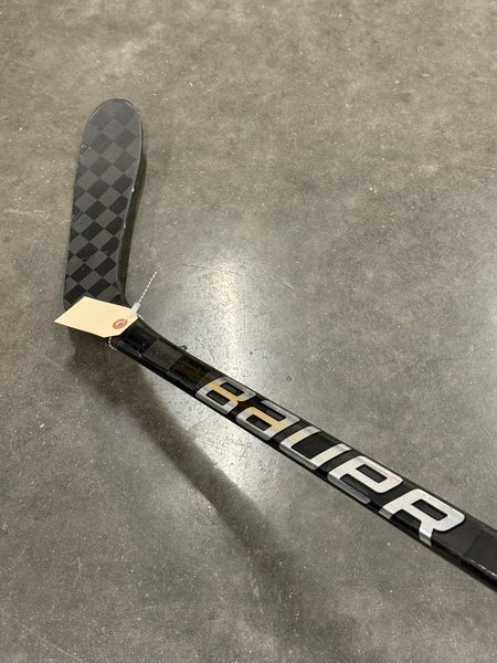 Used Senior Bauer Vapor Hyperlite 2 Right Handed Hockey Stick P28
