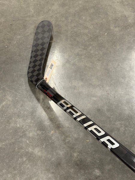 Used Senior Bauer Vapor Hyperlite 2 Right Handed Hockey Stick P90TM