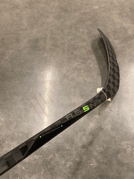 Used Intermediate Bauer Ag5nt Right Handed Hockey Stick P92