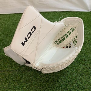 Senior CCM Axis 2.9 Goalie Glove Regular (New)