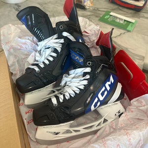 CCM Hockey Skates Regular Width 7.5 (New)