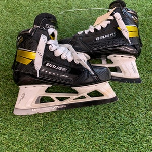 Senior Bauer Supreme UltraSonic Hockey Goalie Skates Extra Wide Width Size 5.5 (Used)