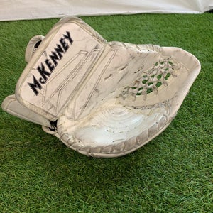 Youth Mckenney Pro Spec 170 Goalie Glove Regular (Used)
