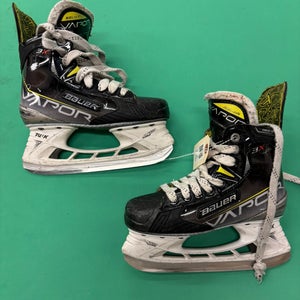 Junior Bauer Vapor 3X Hockey Skates Regular Width Size 3 (Used)