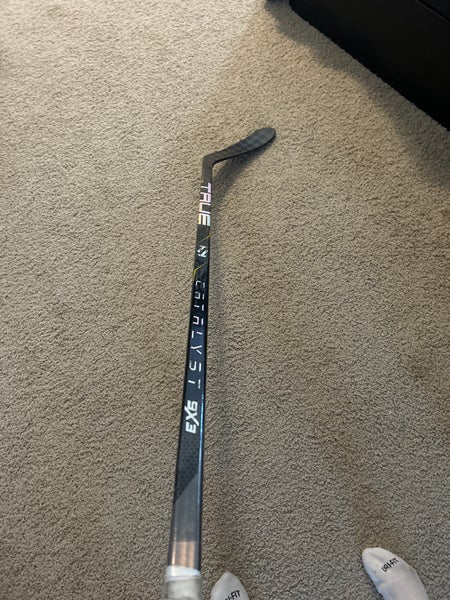 Junior True Catalyst 9X Right Handed Hockey Stick P28  (Used)