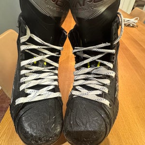 2024 Bauer Vapor Hyperlite 2 Hockey Skates Regular Width  8 (Used)