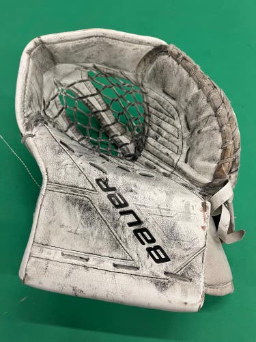 White Senior Bauer M5 Pro Goalie Catcher Regular (Used)