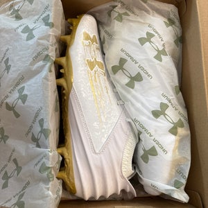 White Unisex Size M 10.0 (W 11.0) Adult Under Armour Low Top Blur Molded Cleats (New)