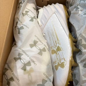 White Unisex Size M 10.0 (W 11.0) Adult Under Armour Low Top Blur Molded Cleats (New)