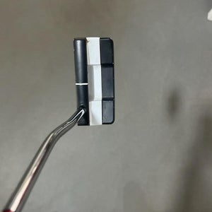 Men's 2024 Odyssey stroke lab double wide Right Handed Putter 33" (Used)