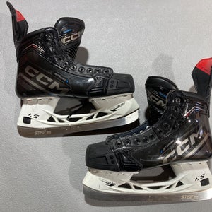 CCM JetSpeed FT690 Hockey Skates | Senior 7 (Regular)