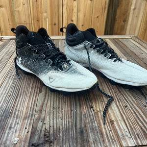 White Men's Size 13.0 Under Armour Cleats (Used)