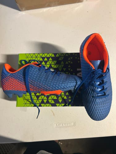 Hawkwell youth Soccer Cleats Size 2