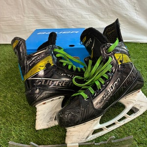 Senior Bauer Supreme Matrix Hockey Skates 7.5 (Used)