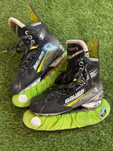 Junior Bauer Vapor X4 Hockey Skates Extra Wide Width Size 3 (Used)