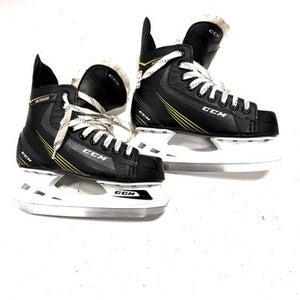 Used CCM 1052 Intermediate Hockey Skate Intermediate 4.0 11860-S000293322