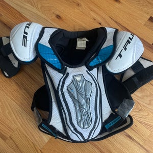 True hockey shoulder pads AX5