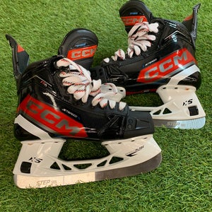 Intermediate CCM JetSpeed FT6 Hockey Skates Regular Width 6 (New)