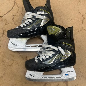 True Catalyst 7 Hockey Skates Regular Width 7 (Used)