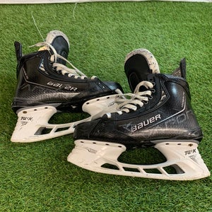 Senior Bauer Vapor Hyperlite Hockey Skates Wide Width 9.5 (Used)