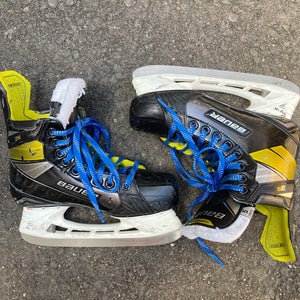 Intermediate Bauer Supreme 3S Hockey Skates Size 5 (Used)