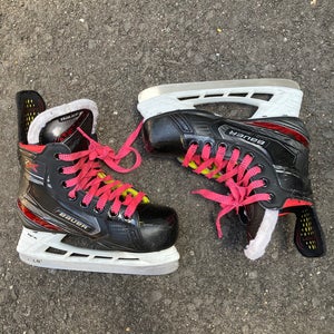 Youth Bauer Vapor 2X Hockey Skates Regular Width 13 (Used)