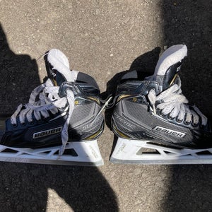 Junior Bauer Supreme S27 Hockey Goalie Skates Regular Width Size 2 (Used)