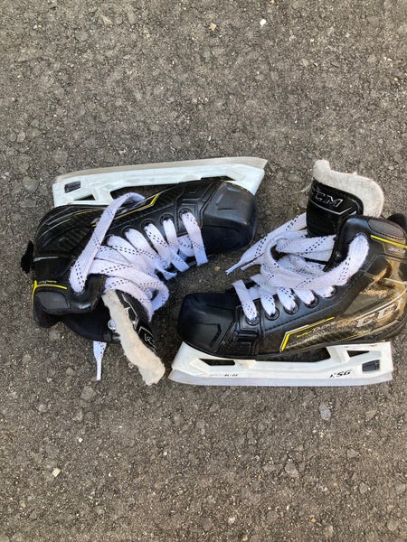 Youth CCM Super Tacks 9370 Hockey Goalie Skates Regular Width 13.5 (Used)