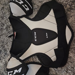 Medium Youth CCM LTP Shoulder Pads (Used)