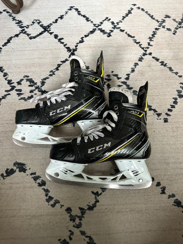 2018 CCM Super Tacks AS1 Hockey Skates Regular Width   8.5 (Used)