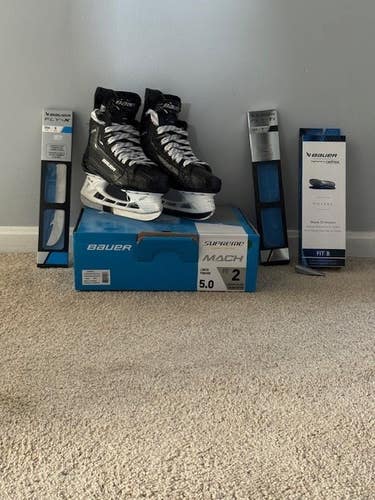 2022 Bauer Supreme Mach Hockey Skates Size 5 (Used)