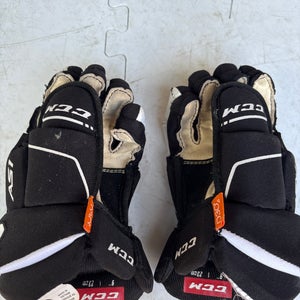 CCM D30 Gloves 9" (Used)