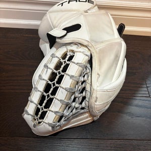 TRUE L12.2 Senior Goalie Catcher Glove - Domestic (600 Degree)-Regular left hand catch