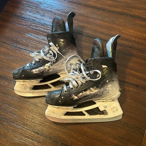 Bauer Vapor Hyperlite 2 Hockey Skates Regular Width   6 (Used)