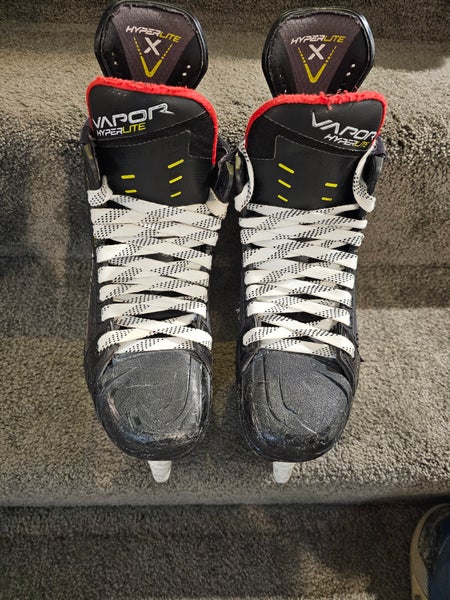 Bauer Vapor Hyperlite 2 Hockey Skates Size 4 (Used)