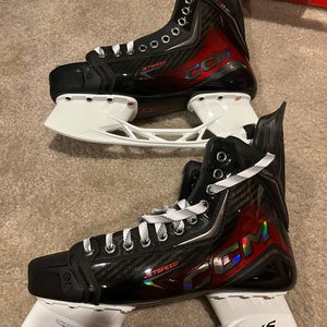 New CCM JetSpeed FT8 Pro Hockey Skates Size 9 Regular