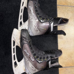 Bauer Vapor Hyperlite Hockey Skates Regular Width Size 6 (Used)