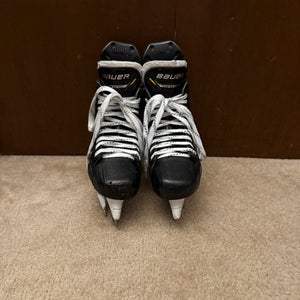 2022 Bauer Supreme M5 Pro Hockey Skates Size 6 (Used)