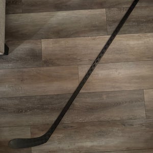 Senior  Extra Lite Right Handed Hockey Stick P28 (Used)