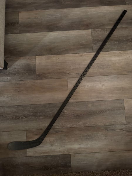 Senior  Extra Lite Right Handed Hockey Stick P28 (Used)