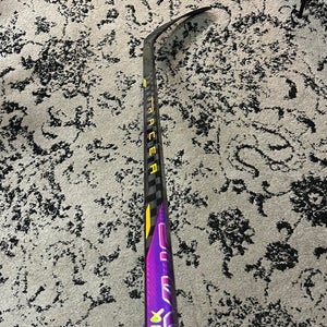 Used Bauer 2nproxl wrapped as nexus tracer. Senior 77 flex, p92M, left.