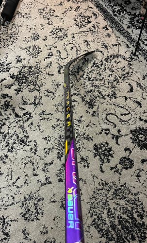 Used Bauer 2nproxl wrapped as nexus tracer. Senior 77 flex, p92M, left.