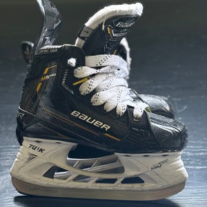Bauer Supreme M5 Pro Hockey Skates Regular Width Size 1 (Used)
