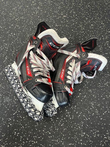 Used CCM JETSPEED Junior Hockey Skate Junior 02 11849-S000029153