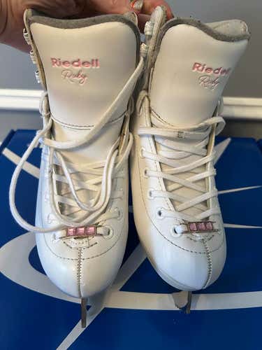 Riedell Figure Skates B Junior 1 (Used)
