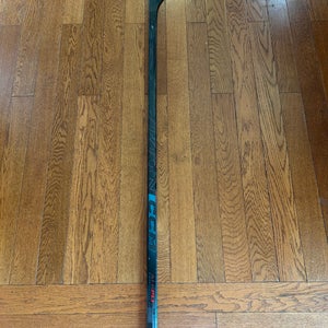 Junior CCM Vizion Right Handed Hockey Stick P28 (Used)