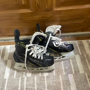 Ccm supertacks youth hockey skates